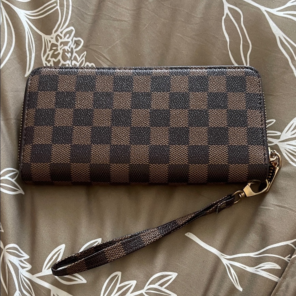 Checkered Brown Wallet with Wrist Strap